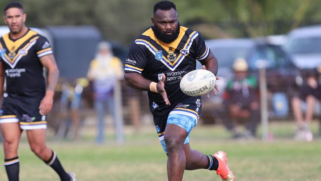 Matori Atunaisa charges onto the ball. Picture: Steve Montgomery/Ourfootyteam