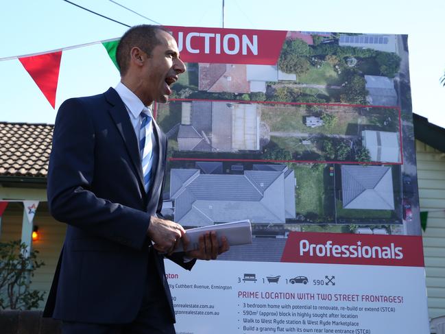 Weekend Auction at 15 Linton Ave, West Ryde, with a final price of $1,335,000. Pictured is the Auctioneer, Rocky Bartolotto. Picture: David Swift