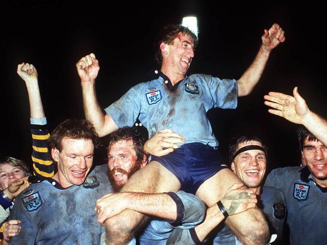 Blues players celebrated a famous victory against Queensland by unveiling a new trophy immortalising the great Steve Mortimer back in 1985.
