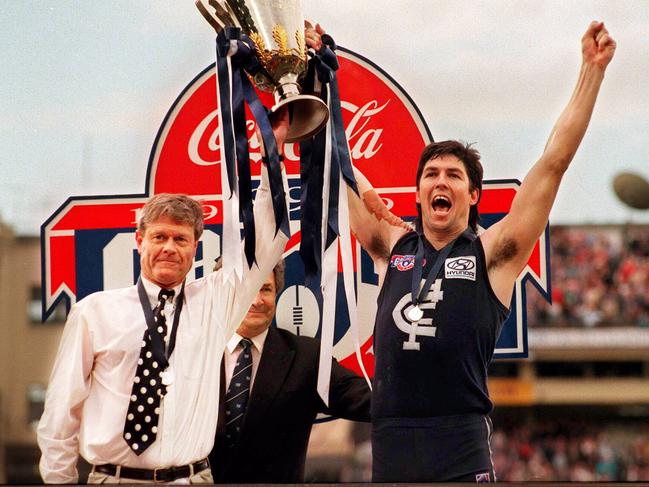 David Parkin and Stephen Kernahan holding the premiership cup in 1995.