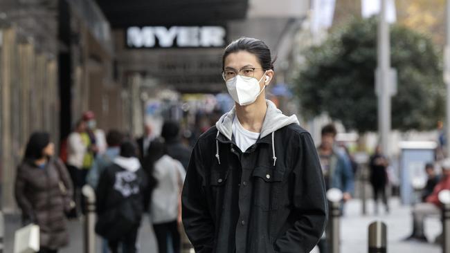 People are making their own choices when it comes to mask wearing. Picture: David Geraghty