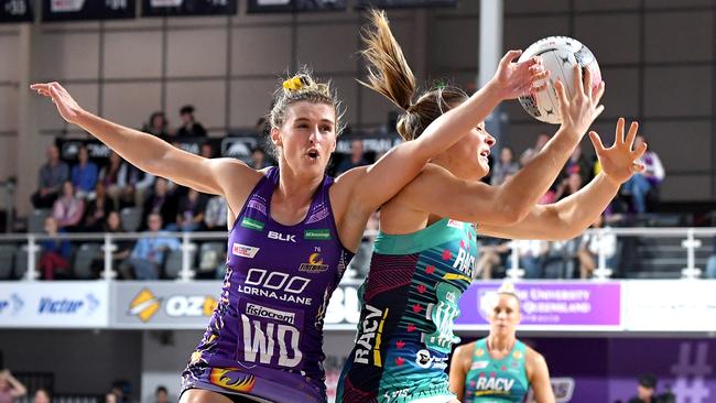 The 2019 Super Netball season was one to forget for Gabi Simpson (left) and the Queensland Firebirds.