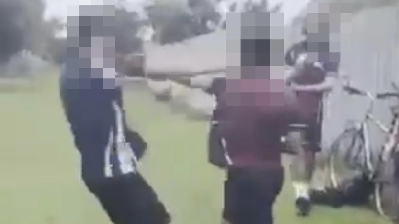 Brutal fight between two Mackay State High School students. The clash was captured on video.