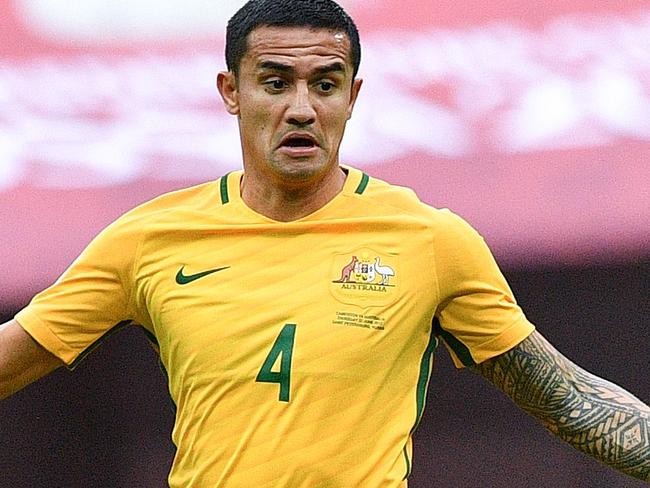 Australia's forward Tim Cahill (L) eyes the ball along with Cameroon's defender Michael Ngadeu-Ngadjui during the 2017 Confederations Cup group B football match between Cameroon and Australia at the Saint Petersburg Stadium on June 22, 2017. / AFP PHOTO / Mladen ANTONOV