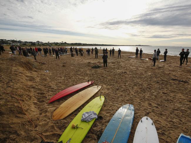 A beach ceremony in memory of Chumpy. Picture: NCA NewsWire / Daniel Pockett