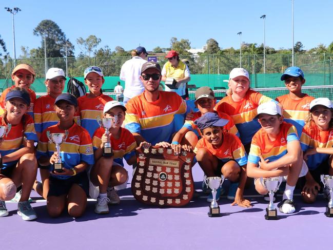 Gold Coast Tennis teams at the 2022 Junior Teams Carnival Title at the University of Queensland. Team 11U. Photo: Tennis Gold Coast.