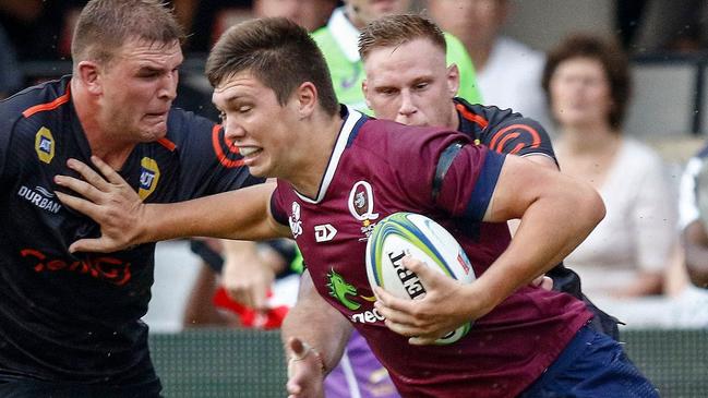 Sharks' Jacques Vermeulen (L) fights for the ball with Reds' Harry Hockings (R) during the Super 14 rugby union match Sharks vs Queensland Reds at the Kings Park rugby stadium in Durban, on 19 April 2019. (Photo by Anesh Debiky / AFP)