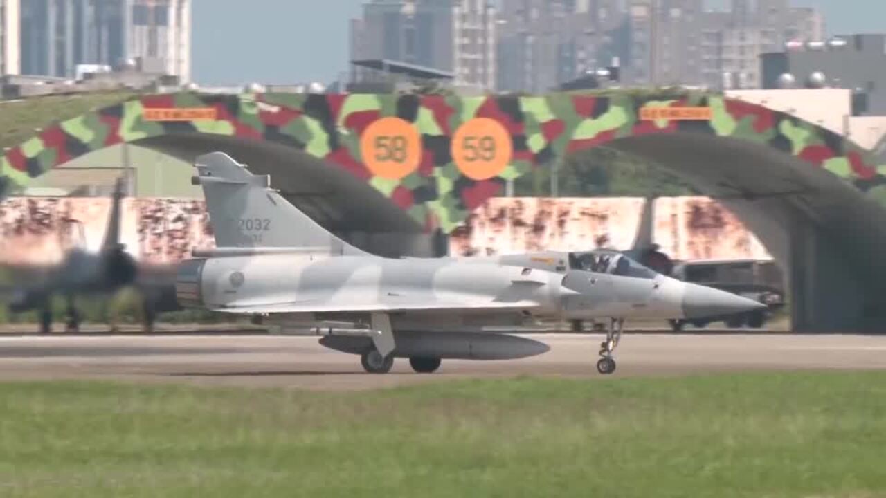 Taiwan fighter jets take off after China announces war games