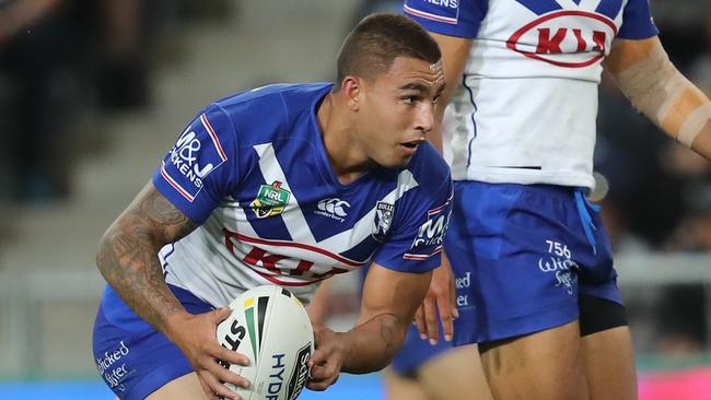 Michael Lichaa runs from dummy-half against the Warriors.