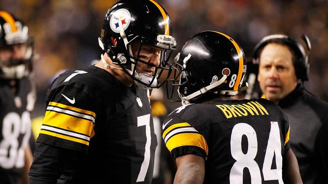 Antonio Brown celebrates his touchdown with Ben Roethlisberger.