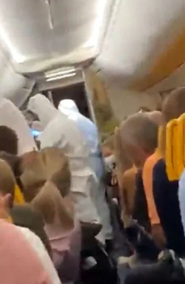 The infected passenger had just discovered he had COVID-19 via text moments before departure. Picture: Twitter/@fionnmurphy10