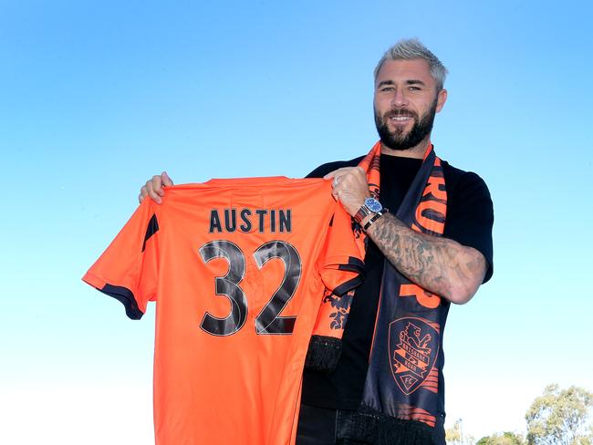 New Roar striker Charlie Austin has arrived in Queensland. Picture: NCA NewsWire/ Richard Gosling