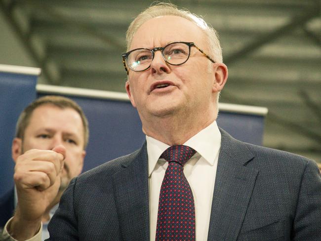 BRISBANE, AUSTRALIA. NewsWire Photos. MAY 23, 2024.The Prime Minister, Anthony Albanese in Banyo today , visiting the Queensland University of Technology Advanced Battery Facility  Picture: NewsWire/ Glenn Campbell