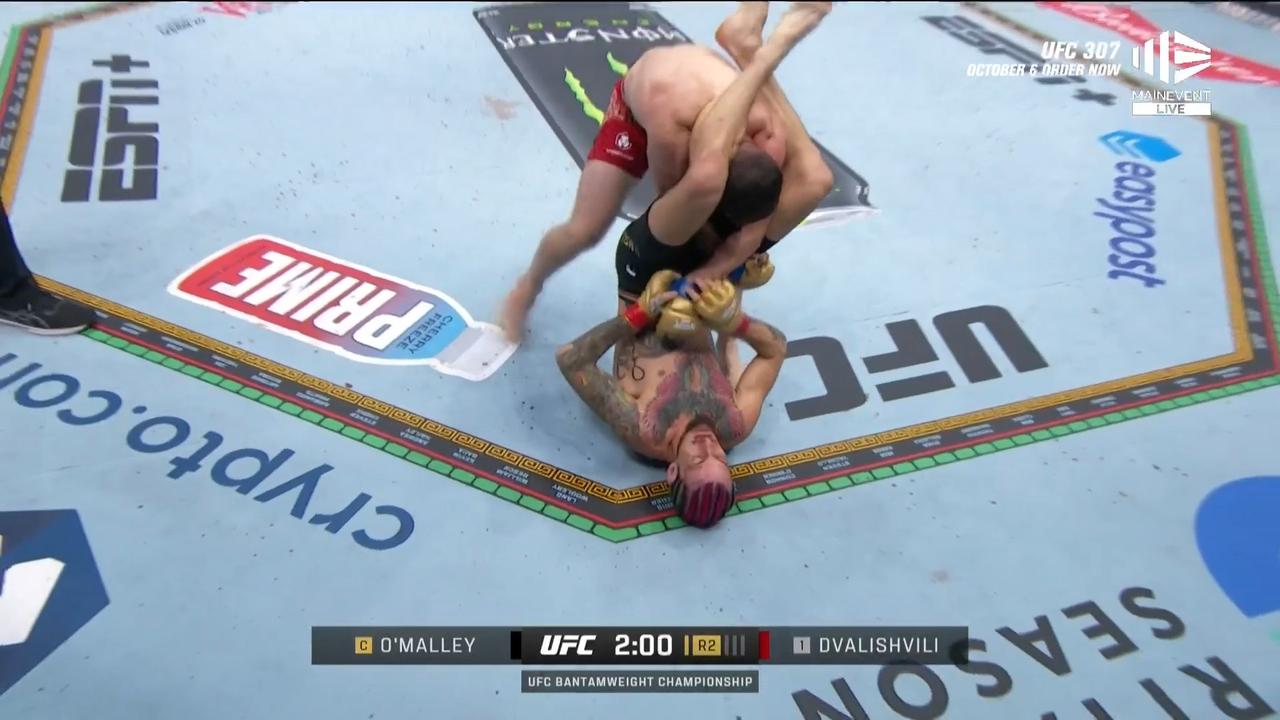 O'Malley was warned for grabbing the inside of Dvalishvili’s glove.