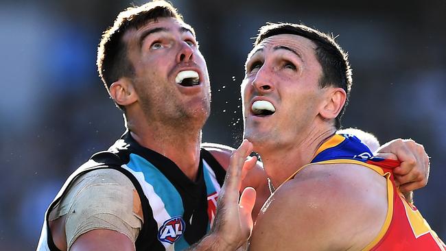 Scott Lycett and Oscar McInerney clash in a ruck contest. Picture: Mark Brake/Getty Images.