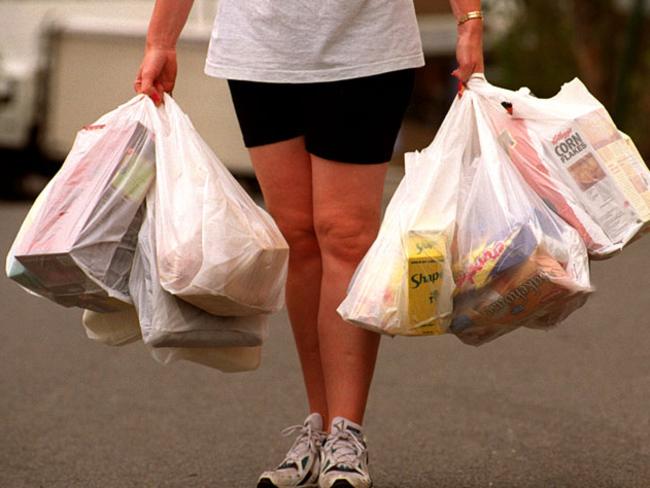 Woolworths will phase out single-use plastic bags.