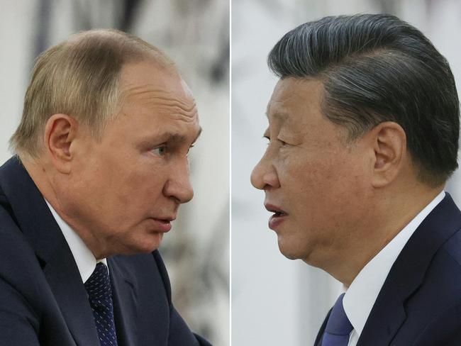 (COMBO) This combination of pictures created on September 15, 2022 shows Russian President Vladimir Putin and China's President Xi Jinping during their meeting on the sidelines of the Shanghai Cooperation Organisation (SCO) leaders' summit in Samarkand. (Photo by Alexandr Demyanchuk / SPUTNIK / AFP)