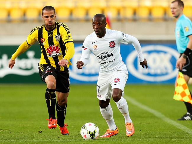 Romeo Castelen of the Wanderers beats the defence. (Getty Images)