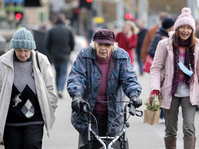 Melbourne and Hobart residents will brace for chilly temperatures this weekend. Picture: NewsWire / David Geraghty