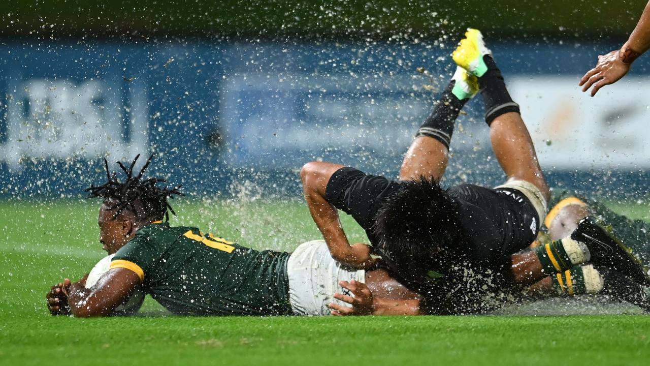 Joel Leotlela of South Africa scores a try. Picture: Albert Perez/Getty Images.