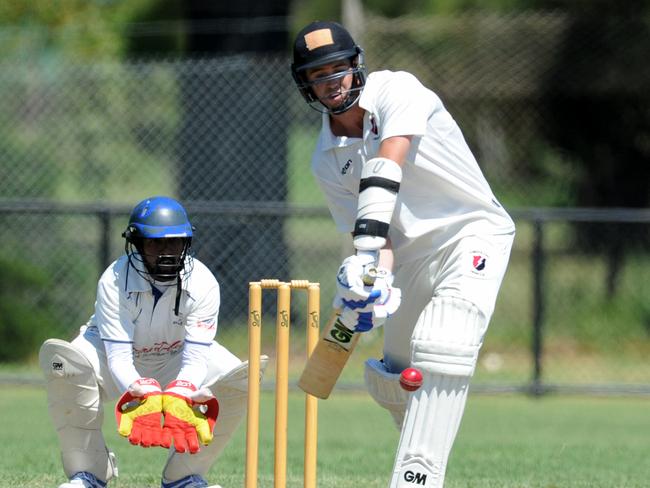 Ian Cockbain batting for Bonbeach. Picture: Andrew Henshaw