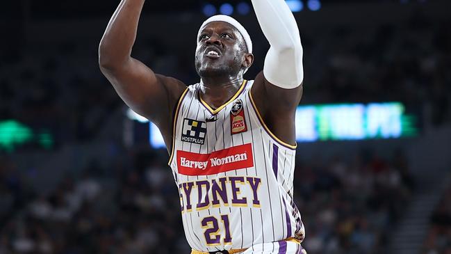 MELBOURNE, AUSTRALIA - FEBRUARY 17: Kouat Noi of the Kings drives to the basket during the round 20 NBL match between South East Melbourne Phoenix and Sydney Kings at John Cain Arena, on February 17, 2024, in Melbourne, Australia. (Photo by Daniel Pockett/Getty Images)