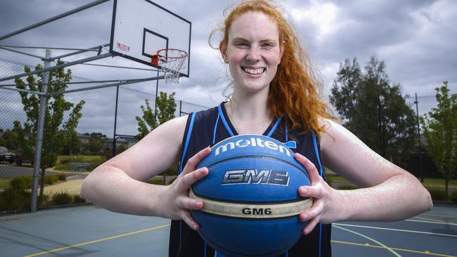 Rowville SC's Eliana Bravington, 18 and 190cm (lives in Sandhurst) has got a basketball scholarship to play at California Baptist University next year. She is also expected to get a great ATAR score. Picture by Wayne Taylor 11th December 2019