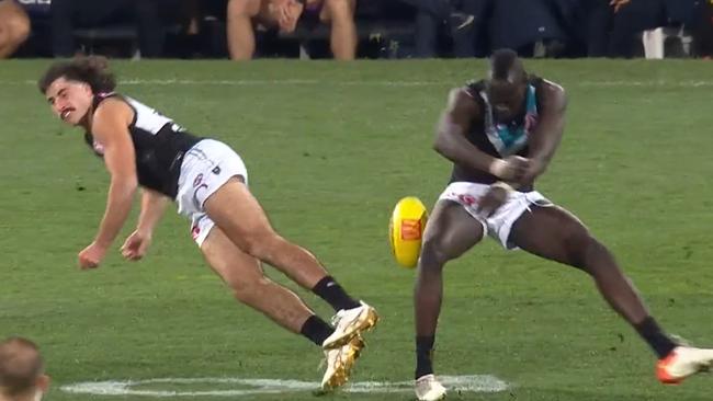 The moment Aliir Aliir and Lachie Jones clash heads in Showdown 54. Picture: Fox Sports