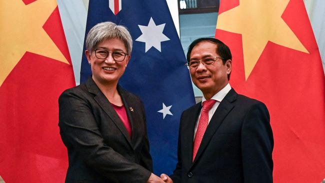 Vietnam's foreign minister Bui Thanh Son (R) shakes hands with his Australia's counterpart Penny Wong (L) at the Ministry of Foreign Affairs in Hanoi on August 22, 2023. Picture: Nhac Nguyen