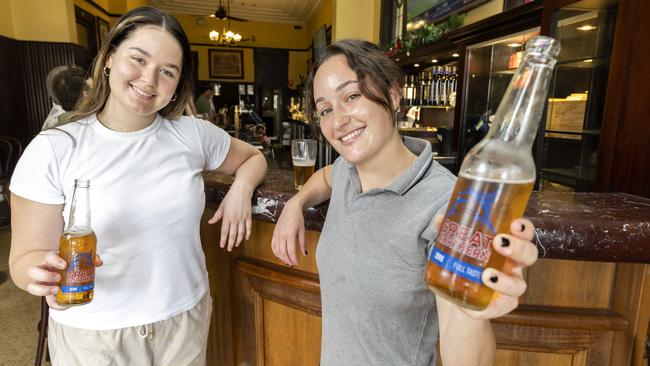 Great Northern drinkers Tiana Griffiths from Hamilton and Zoe Phillips from Newstead at Breakfast Creek Hotel, Wednesday, December 28, 2022 – Picture: Richard Walker