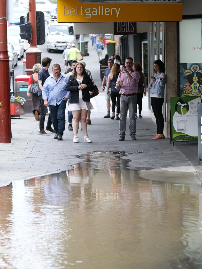 Flooding along Murray Street. Picture: Zak Simmonds