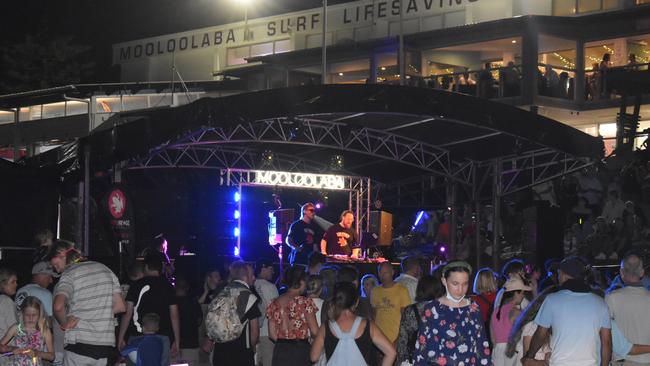 Thousands flooded Mooloolaba Beach to celebrate the end of 2022. Photo: Elizabeth Neil