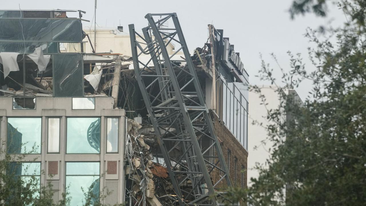 A crane collapsed into a building in downtown St. Petersburg due to Hurricane Milton on October 10, 2024 in Florida. (Photo by Bryan R. SMITH / AFP)