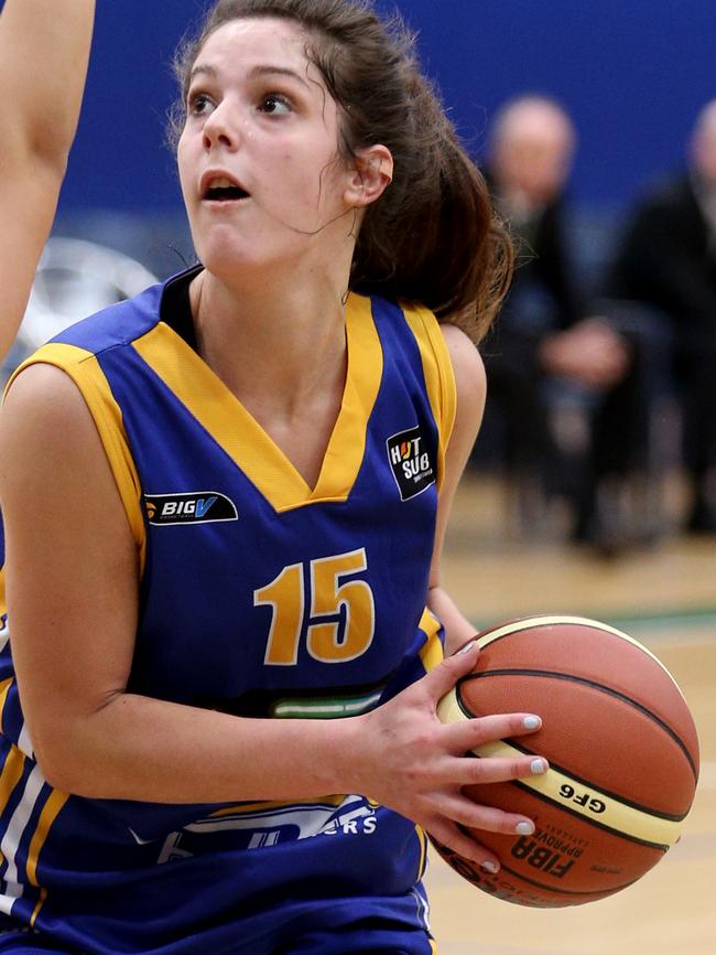 Lauren Pearce in action for Bulleen.