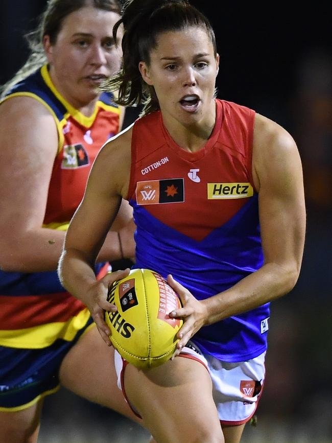 Kate Hore breaks away from her opponent. Picture: Mark Brake/Getty Images