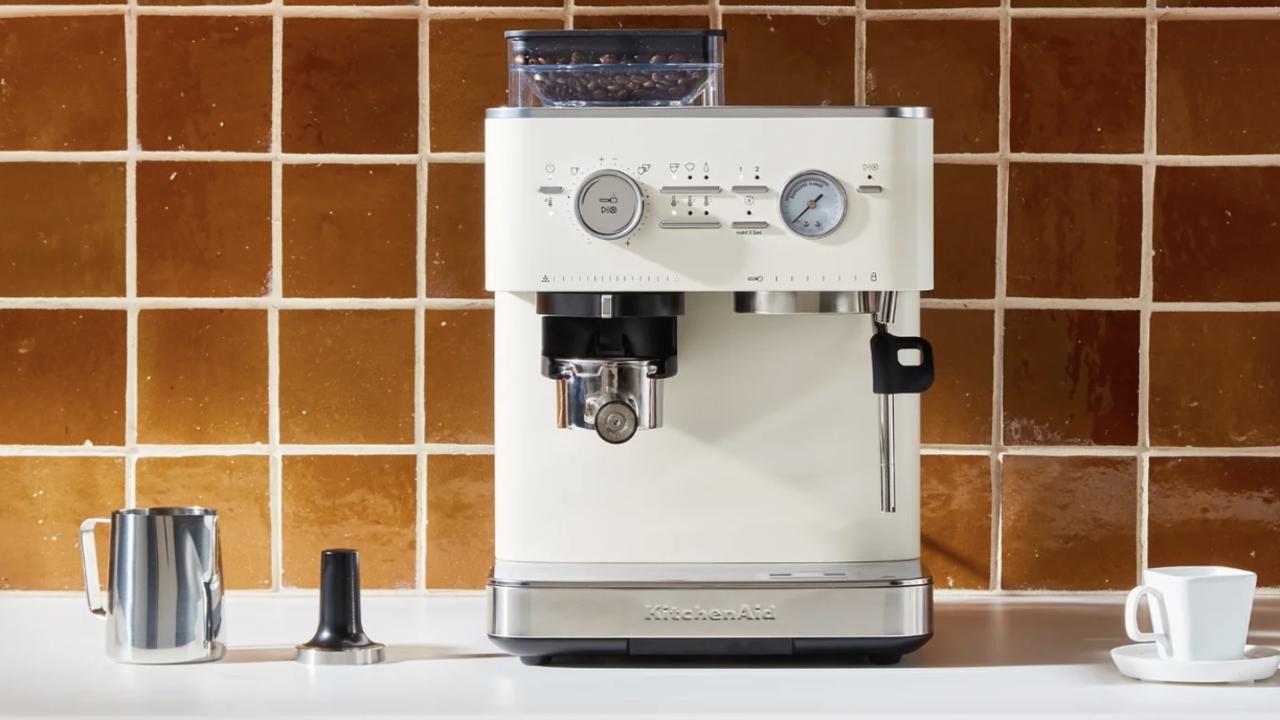 The KitchenAid Semi Automatic Espresso Machine makes brewing barista-grade coffee easy.