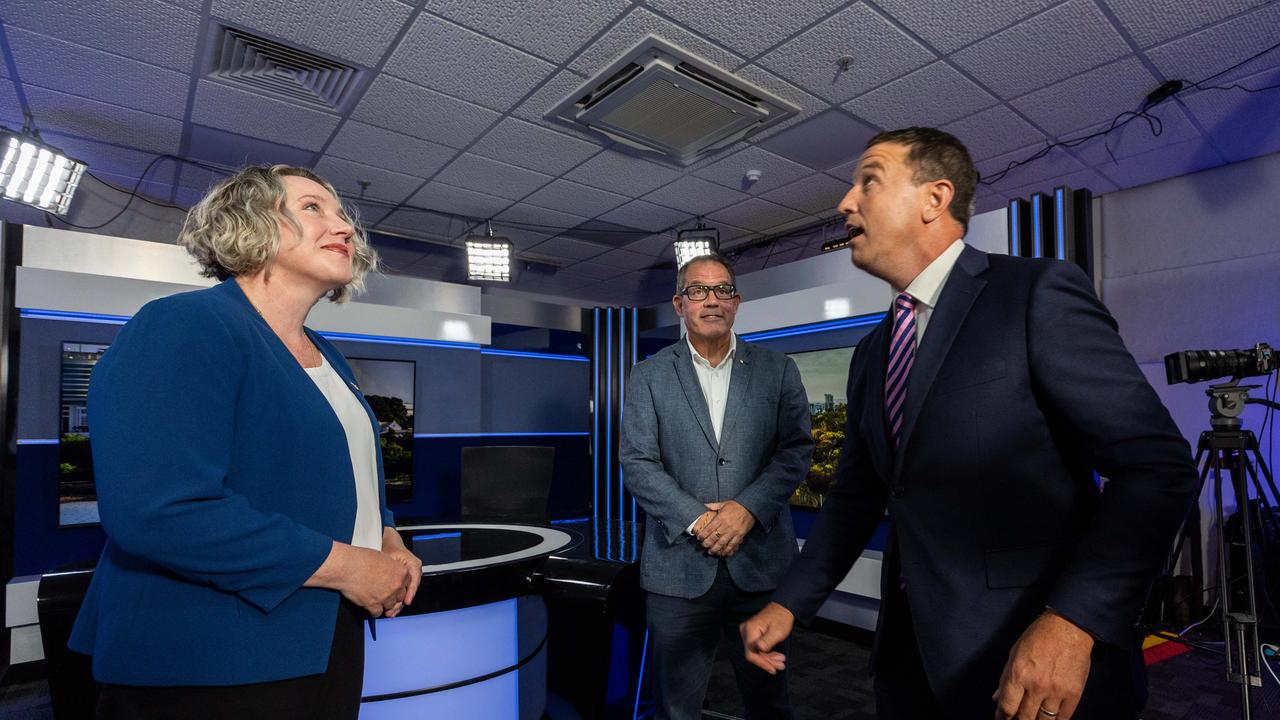 Solomon Battleground Debate Lisa Bayliss v Luke Gosling. Sky News’ Matt Cunningham tosses the coin for the right to start the debate first on Sky News. Picture: Pema Tamang Pakhrin