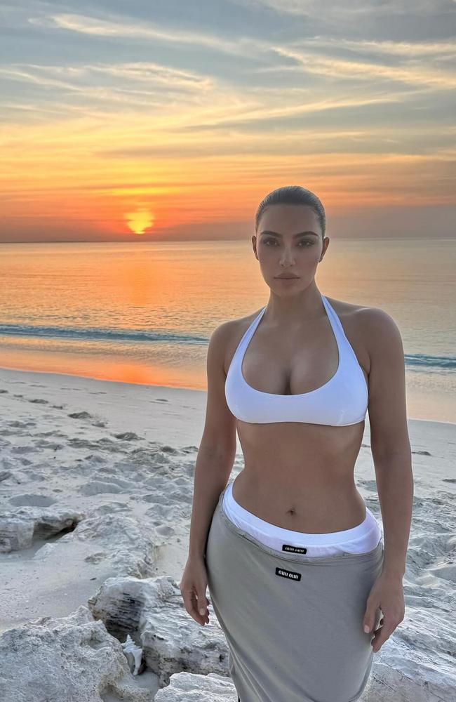 Kim Kardashian stuns in sizzling bikini snaps as she soaks up the sun with  sister Khloe | news.com.au — Australia's leading news site