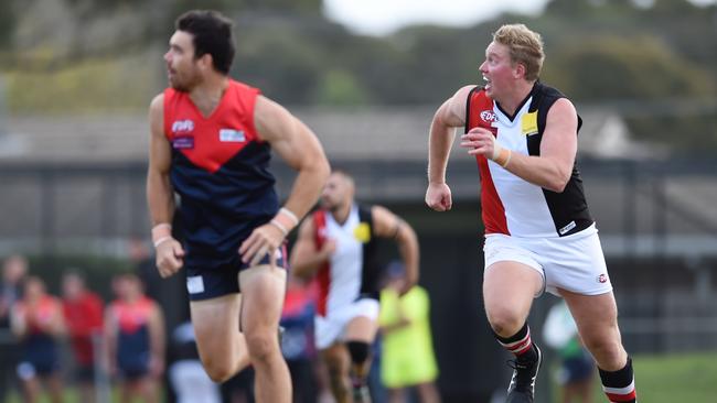 Daniel Archer kicked three for the Burgers. Picture: Steve Tanner