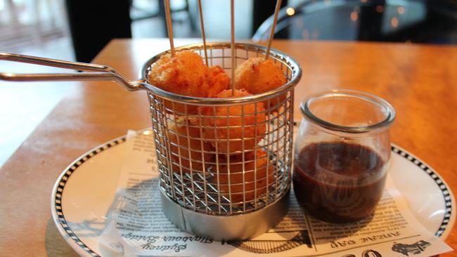 American inspired mac ‘n’ cheese balls.