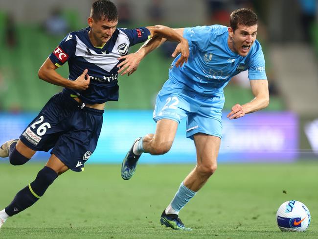 MELBOURNE, AUSTRALIA - JANUARY 25: Lleyton Brooks of the Victory and Max Burgess of Sydney FC compete for the ball during the round 11 A-League match between Melbourne Victory and Sydney FC at AAMI Park, on January 25, 2022, in Melbourne, Australia. (Photo by Mike Owen/Getty Images)