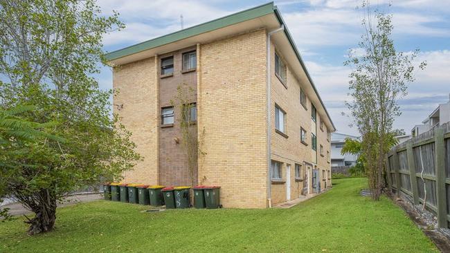 Loads of space around the unit block with potential for future redevelopment.