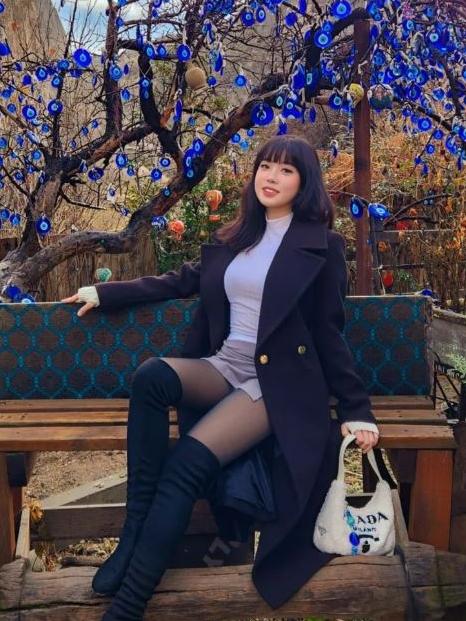 Outside of social media, she studies dentistry. Picture: @lihueyy