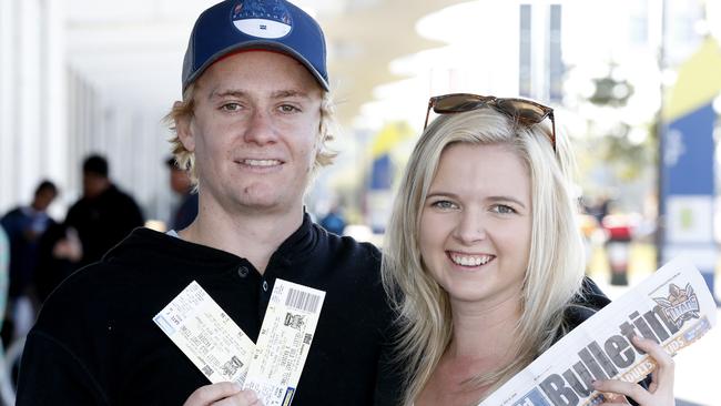 Fans grab Gold Coast Bulletin to cash in on cheap Titans tickets