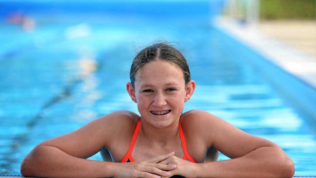 Taryn Roberts in tracking well in comparison to Commonwealth Games swimmer and former Rocky City member Alanna Bowles. Picture: Michelle Gately