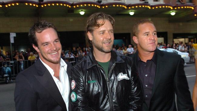 Actor Russell Crowe (centre) flanked by Bra Boys Koby Abberton (left) and Sunny Abberton in 2007.