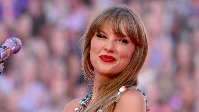 KANSAS CITY, MISSOURI - JULY 08: (EDITORIAL USE ONLY. NO BOOK COVERS.) Taylor Swift performs onstage during night two of Taylor Swift | The Eras Tour at GEHA Field at Arrowhead Stadium on July 08, 2023 in Kansas City, Missouri. (Photo by Fernando Leon/TAS23/Getty Images for TAS Rights Management)
