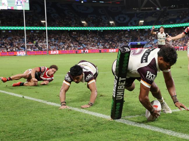 SYDNEY, AUSTRALIA - MARCH 06: SelwynÃÂ Cobbo of the Broncos scores a try during the round one NRL match between Sydney Roosters and Brisbane Broncos at Allianz Stadium, on March 06, 2025, in Sydney, Australia. (Photo by Matt King/Getty Images)