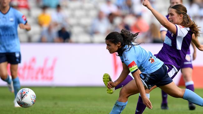 Leticia McKenna of the Glory competes for possession with Teresa Polias of Sydney FC during the W-League grand final on February 16, 2018. Picture: AAP