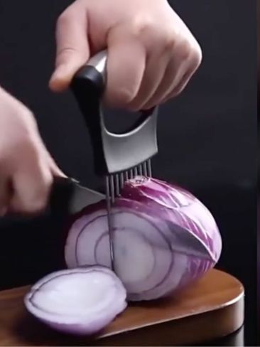 Amazon's Onion Holder. Picture: TikTok/@bestpickspro